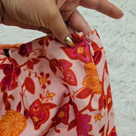 Ann Taylor Women's Vintage Pink Floral 100% Silk High Rise Ankle Pant. Size 8P - Picture 4 of 11